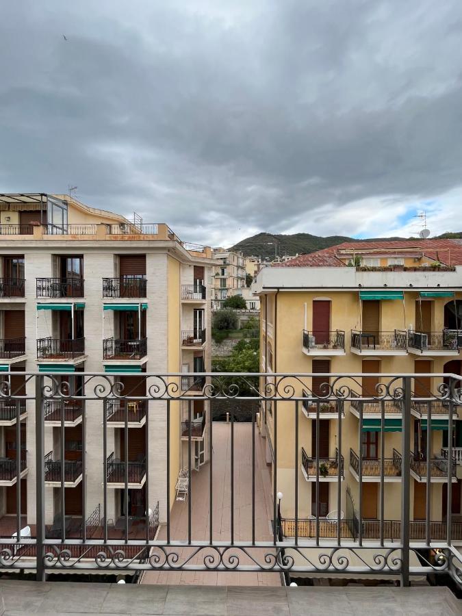 Casa Vintage Lägenhet Alassio Exteriör bild